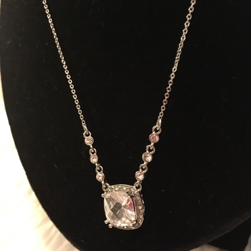 $11 SALE❤️ NIB Avon CZ Cushion Cut Necklace